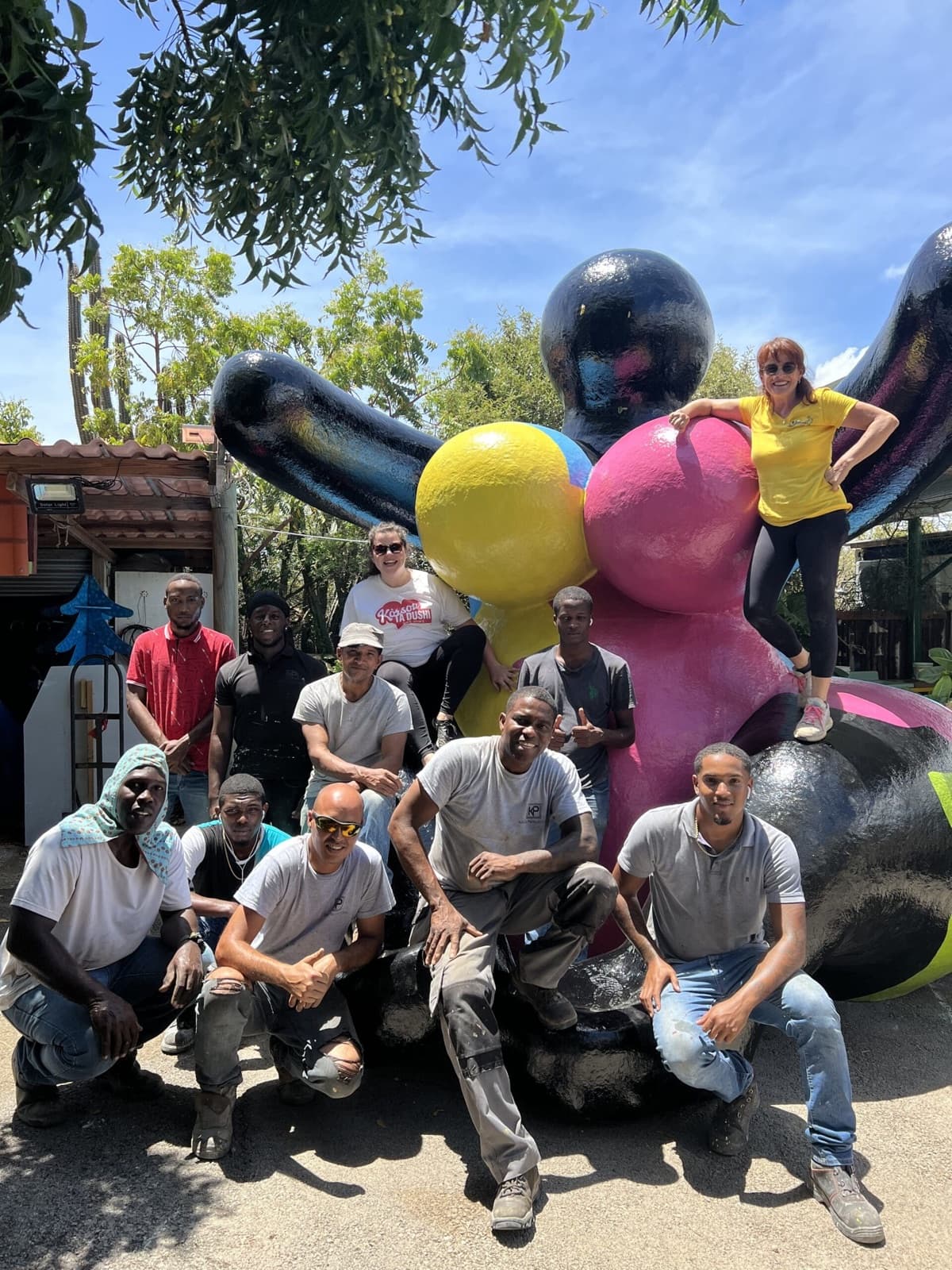 The Co-Crea Chichi sculpture with the team that brought it to life